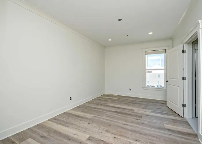 Breezy Shores East & West Holiday home *